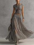 Conjunto Gris de Top con Paneles de Encaje Transparente y Falda Maxi Plisada