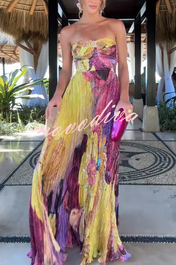 Vestido largo plisado con estampado floral vibrante y escote corazón