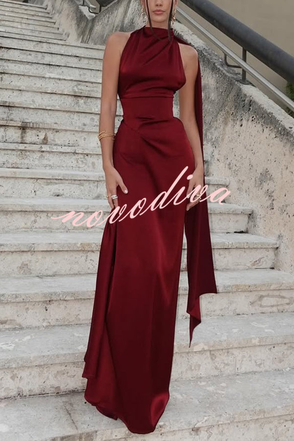 Vestido largo elegante de satén en color liso, sin mangas y con cintura marcada