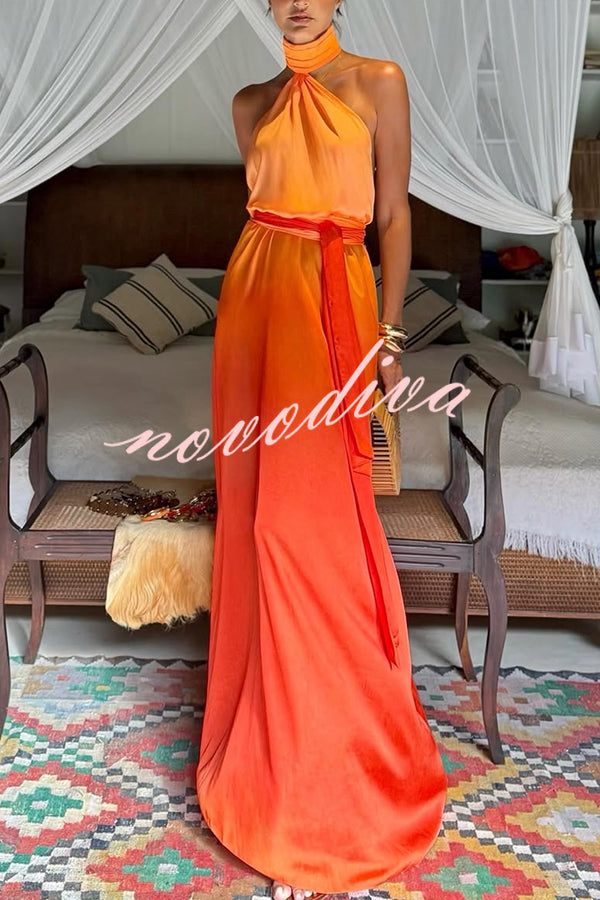 Vestido largo Chase The Sun con estampado degradado, cuello alto, espalda descubierta y lazada