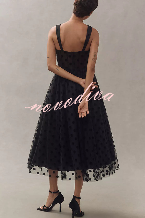 Vestido midi evasé Invitada Perfecta de tul de lunares con escote corazón tipo bustier