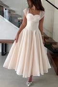 Vestido largo elegante sin mangas de tul con cintura entallada y falda con mucho vuelo