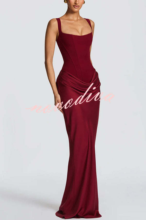 Vestido largo Larrah con escote cuadrado, lazada en la espalda y bajo drapeado de satén