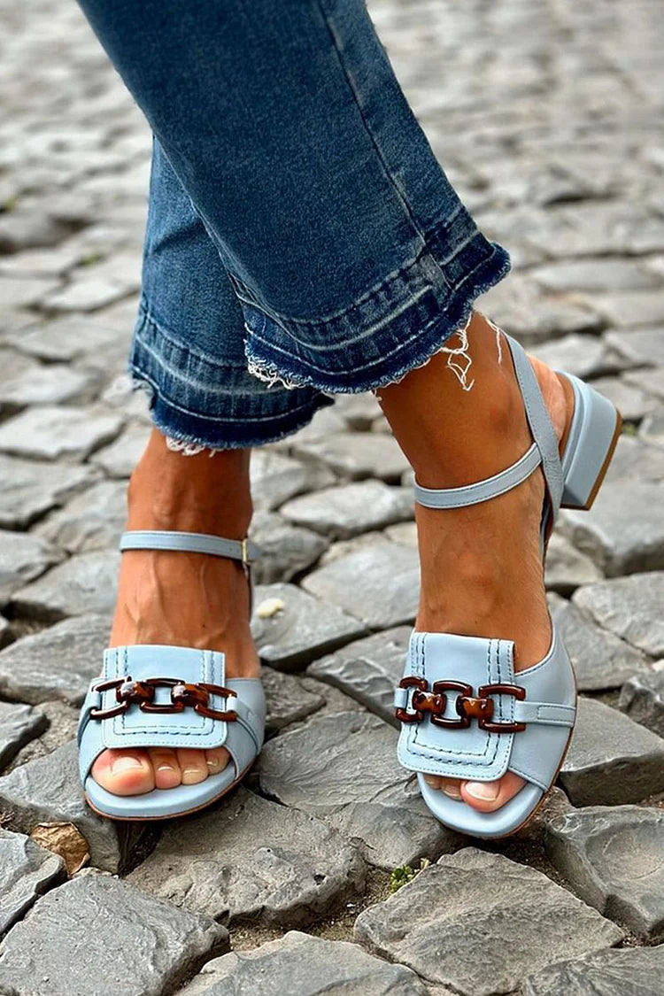 Erica: sandalias con elegancia costera