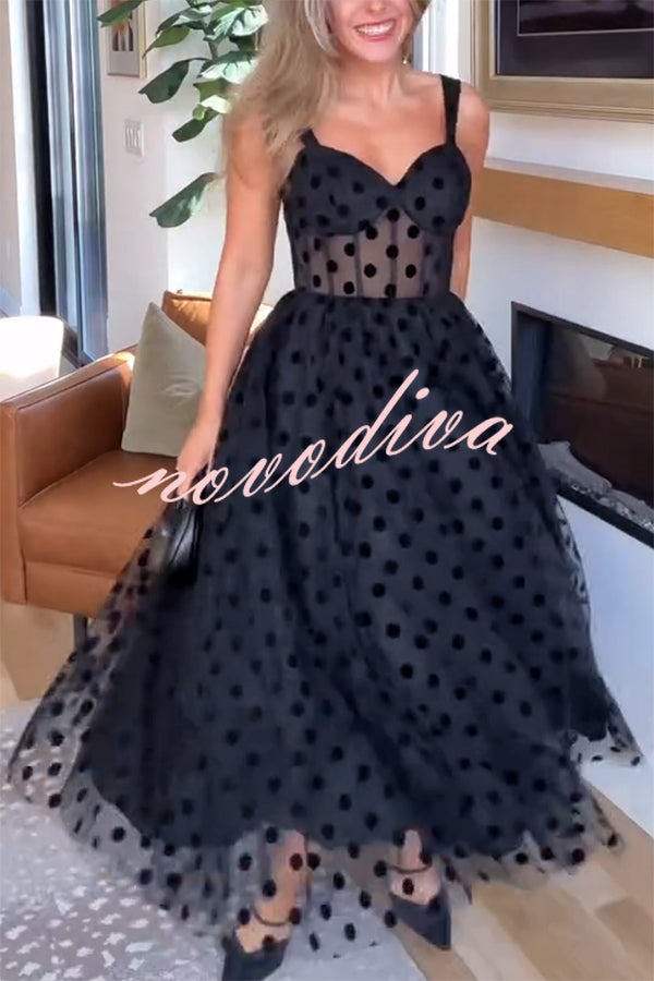 Vestido midi evasé Invitada Perfecta de tul de lunares con escote corazón tipo bustier