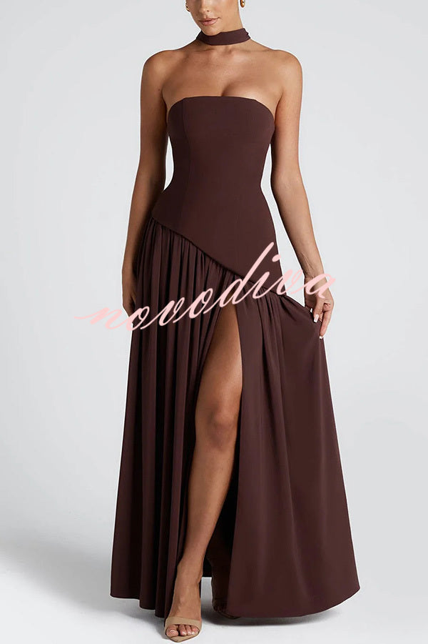Vestido largo elegante de gasa con hombros descubiertos, bajo plisado, pañuelo y abertura