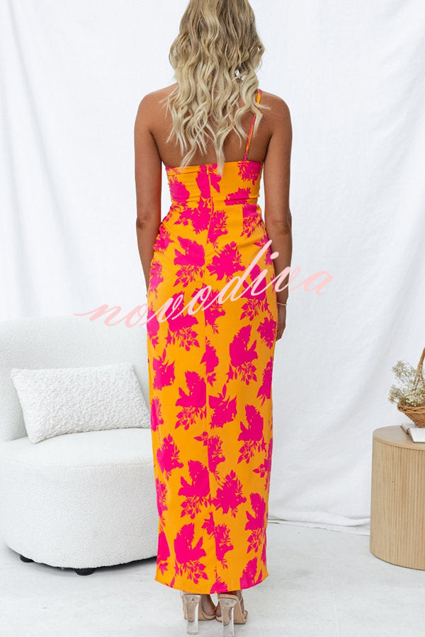 Vestido largo de fiesta Momento Perfecto con estampado floral, asimétrico de un hombro y abertura