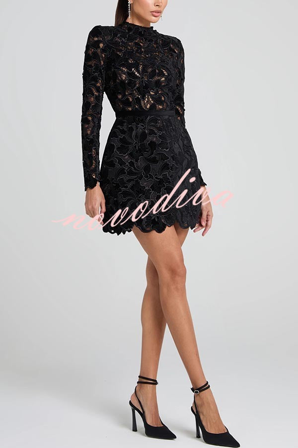 Minivestido tulipán Lydia de encaje floral bordado con manga larga y cinturón