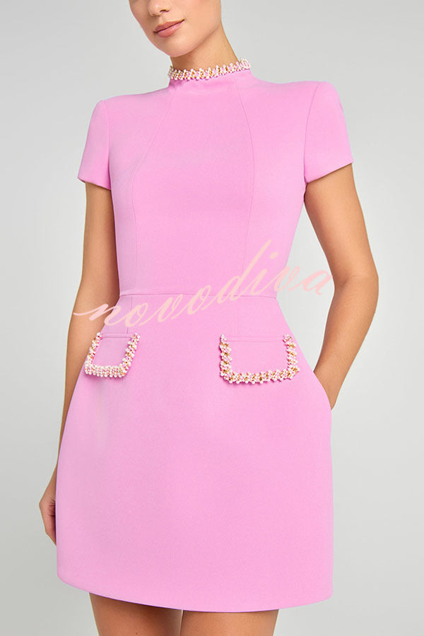 Minivestido dulce y elegante de manga corta con ribete de perlas y bolsillos