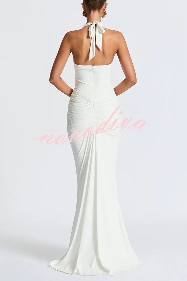 Vestido largo elegante de color liso con cuello halter, escote en V, espalda abierta y fruncido anudado