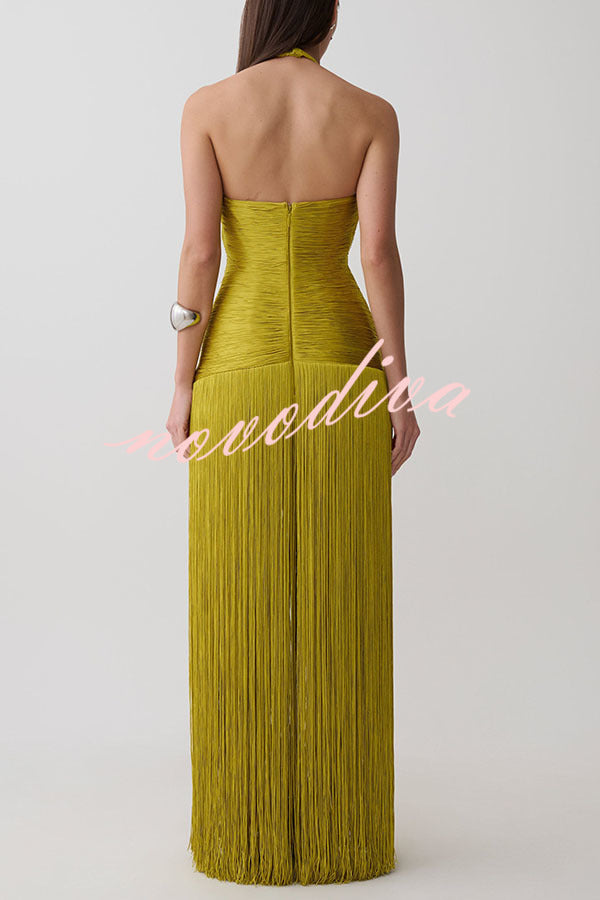 Vestido largo Estética Rítmica drapeado con flecos, cuello halter, escote de pico y sin mangas