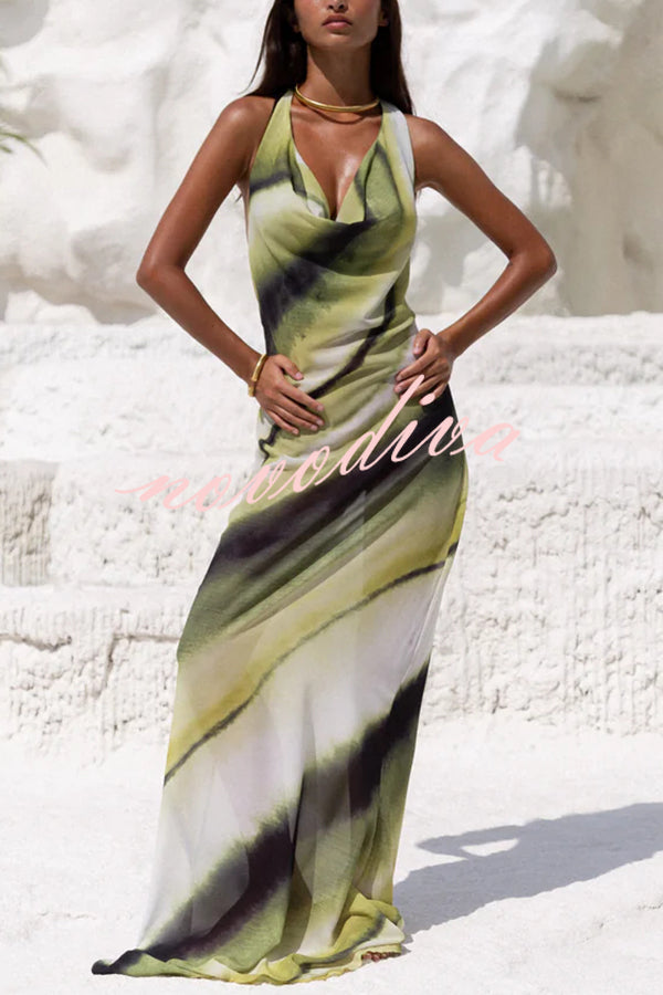 Vestido largo Misha estampado con escote drapeado y cuello halter con lazada, ideal para vacaciones