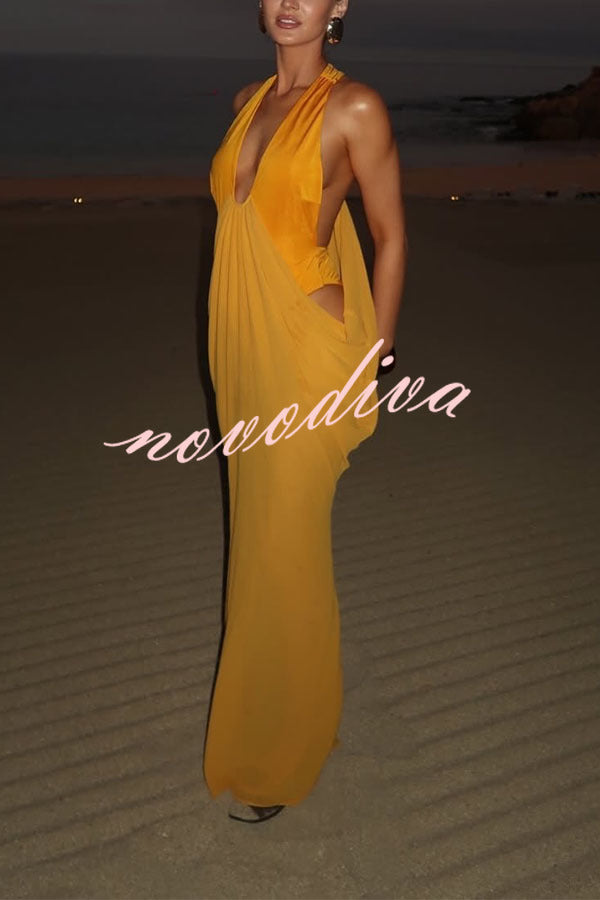 Vestido Musa Azafrán drapeado con cuello halter