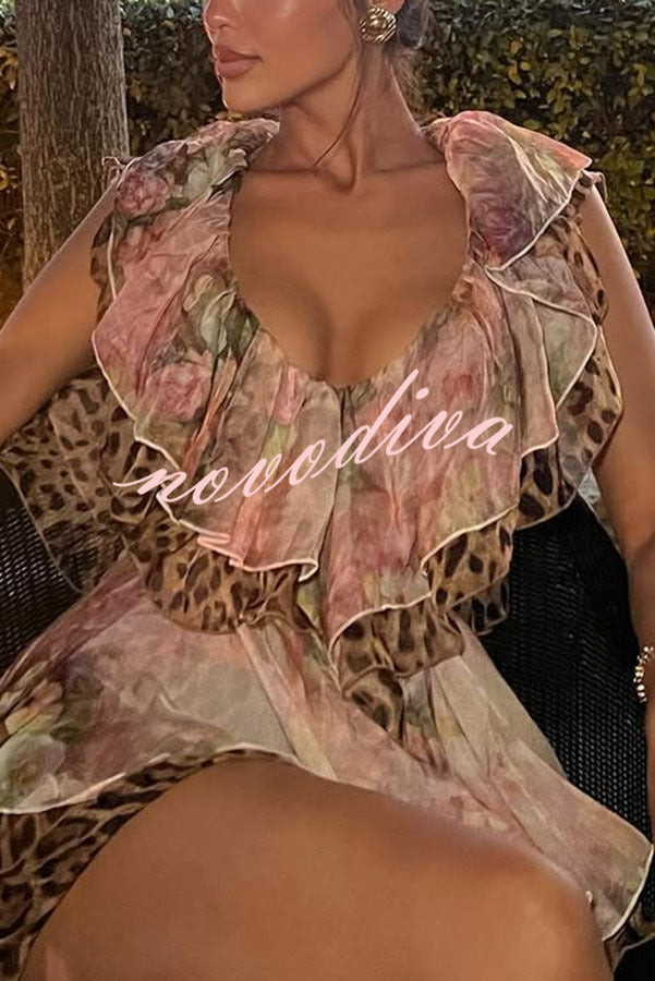 Minivestido Dreamy Island con estampado floral y de leopardo, abertura en la cintura y volantes escalonados