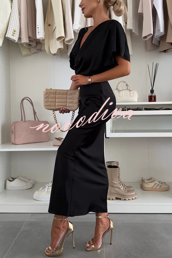 Vestido largo ajustado de satén liso con escote de pico y nudo cruzado