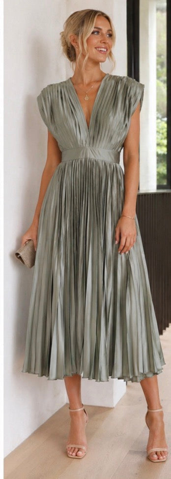 Annabelle | Vestido Midi Plisado Atemporal