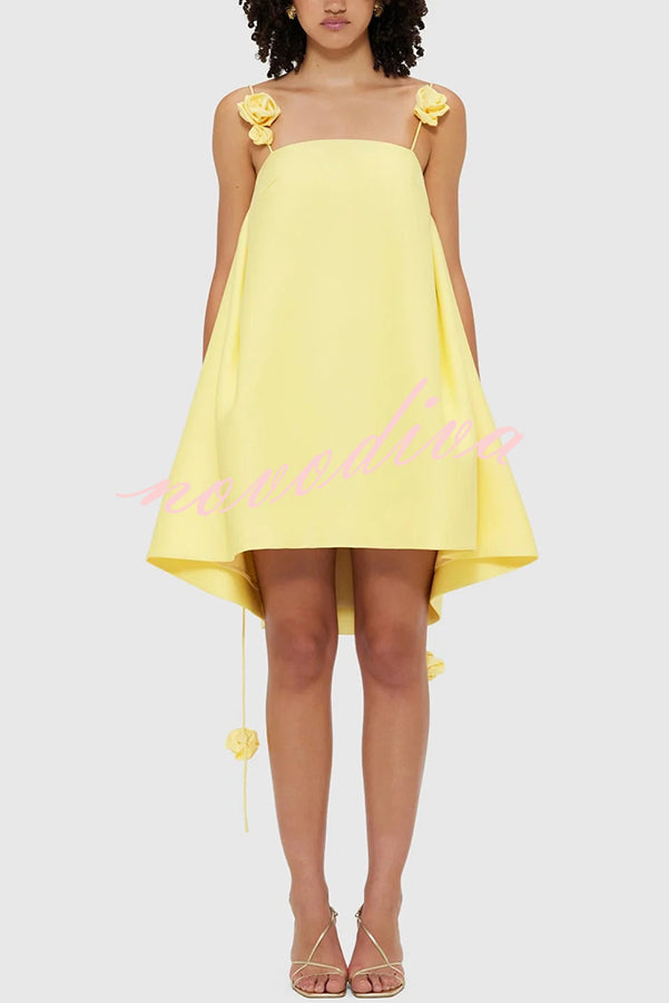 Minivestido evasé Silueta Juguetona y Favorecedora con rosa 3D y tirantes drapeados