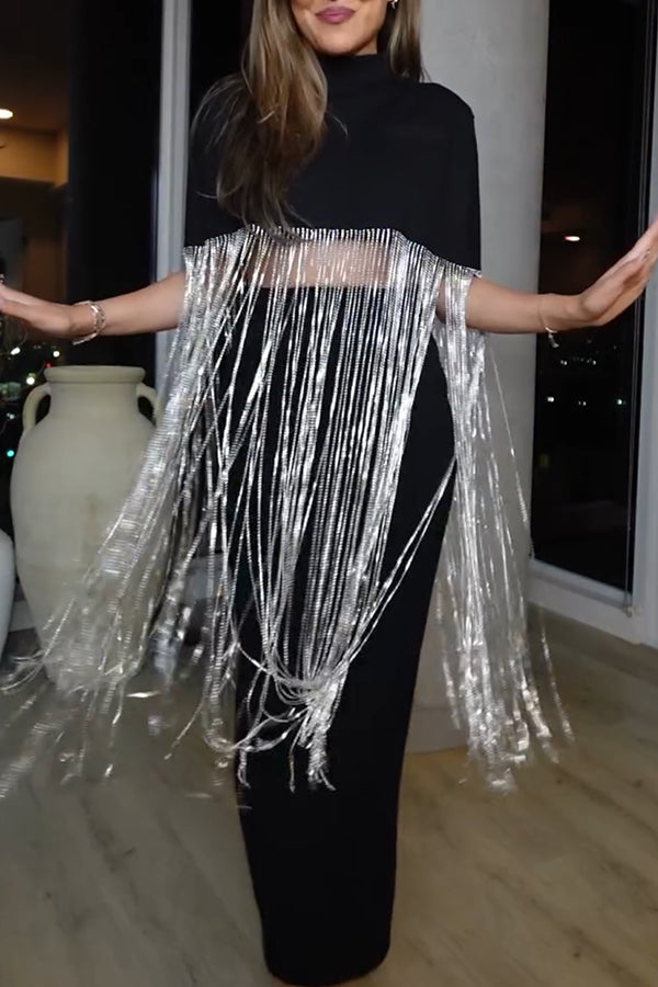 Blusa corta tipo capa Nuevo Nivel con flecos brillantes y cuello mao
