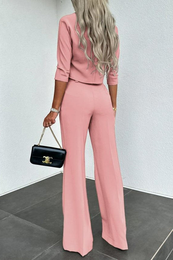 Conjunto Luisa de crop top de cuello alto y media manga y pantalón acampanado de talle alto con bolsillos