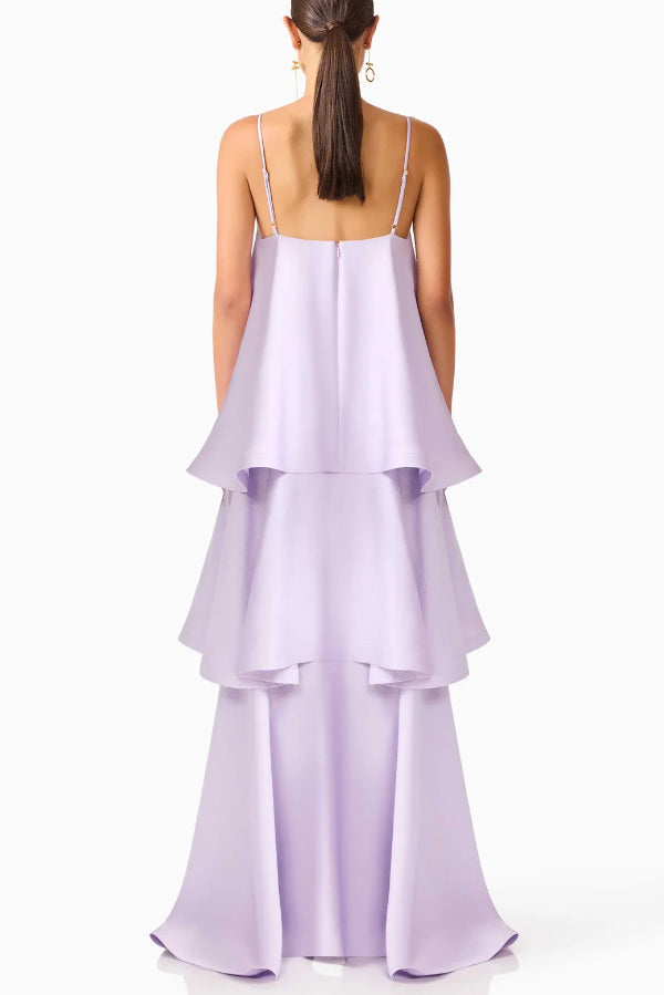 Vestido largo evasé lencero de satén con volantes y escote cuadrado, suave y fluido