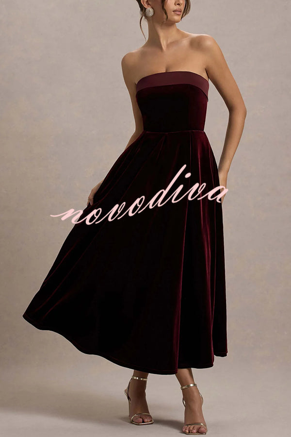 Vestido midi plisado Center of Attention de terciopelo con escote bandeau de satén