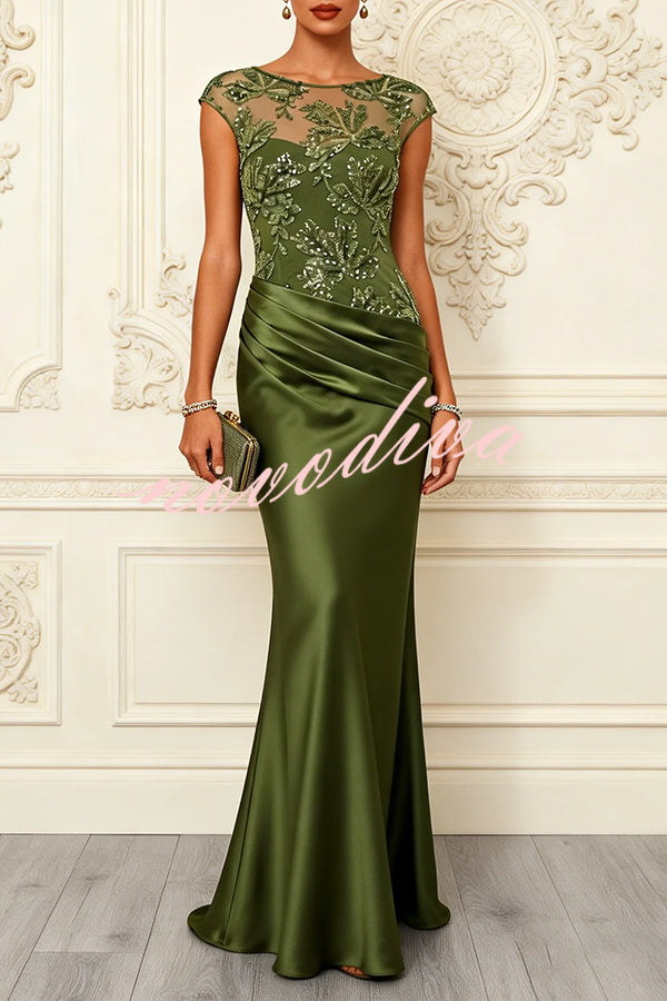 Vestido largo sirena de gala Nasha de satén con lentejuelas florales, escote barco, manga corta y fruncido