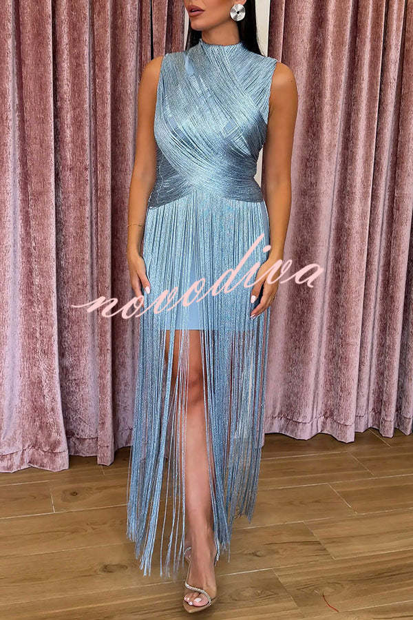 Vestido largo Glamour Moderno drapeado con flecos cruzados y sin mangas