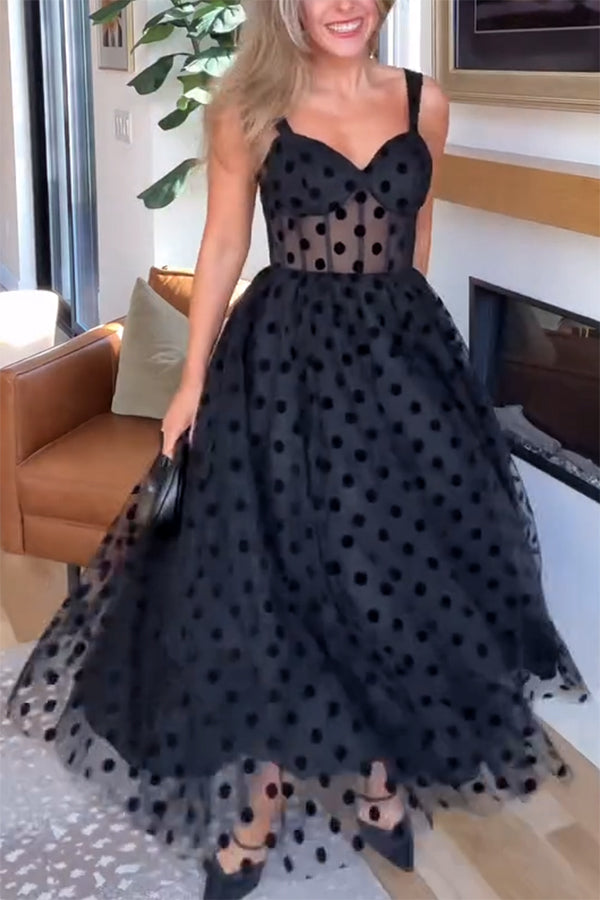 Vestido midi evasé Invitada Perfecta de tul de lunares con escote corazón tipo bustier