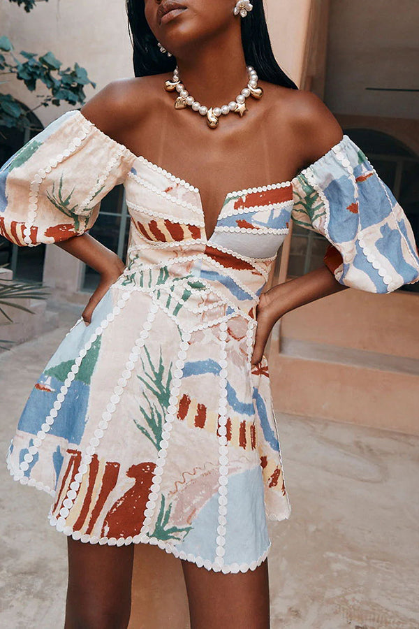 Minivestido Como en mezcla de lino con ribetes de zigzag, estampado exclusivo y manga abullonada