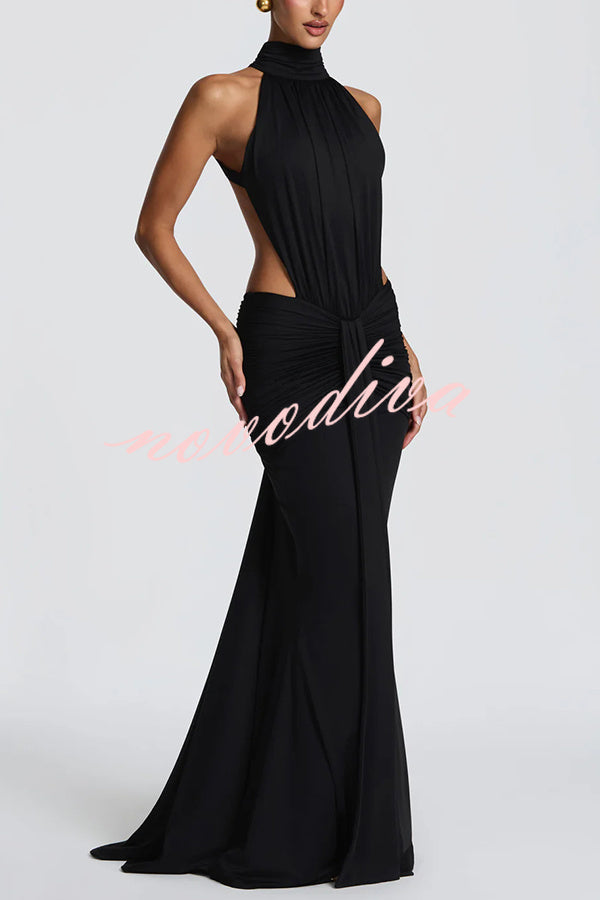 Vestido largo Thekla de punto elástico y fluido con cuello alto, fruncido, espalda descubierta y drapeado