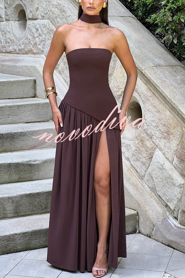 Vestido largo elegante de gasa con hombros descubiertos, bajo plisado, pañuelo y abertura