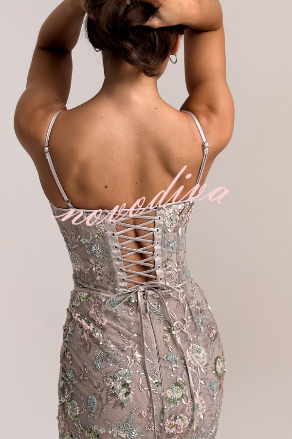 Vestido largo elegante y ajustado con cuello halter, sin mangas, espalda descubierta y lazada