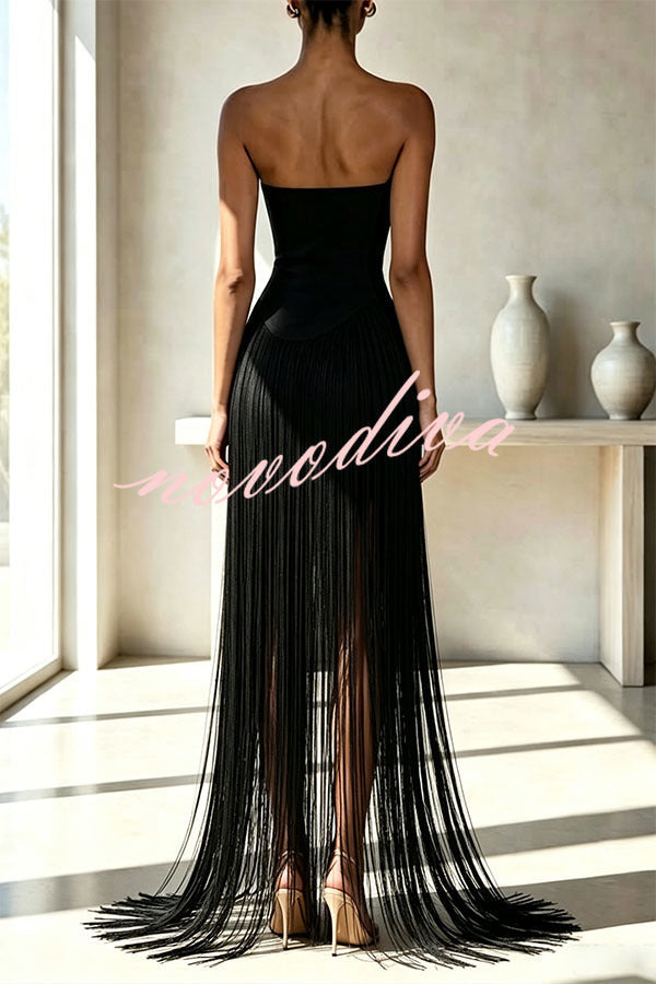 Vestido largo Sexy y Atrevida liso con hombros descubiertos y bajo con flecos