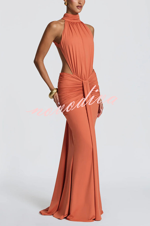 Vestido largo Thekla de punto elástico y fluido con cuello alto, fruncido, espalda descubierta y drapeado