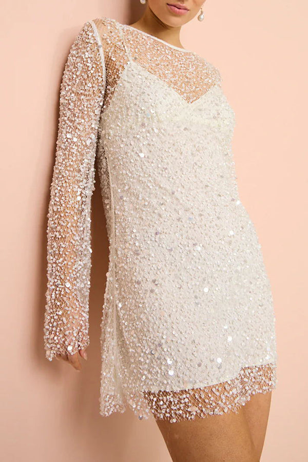 Minivestido brillante de lentejuelas y perlas con combinación por separado