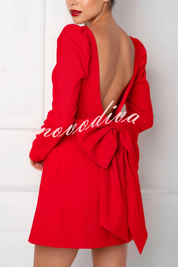 Minivestido Gift for You con hombros abullonados, manga larga y lazo en la espalda
