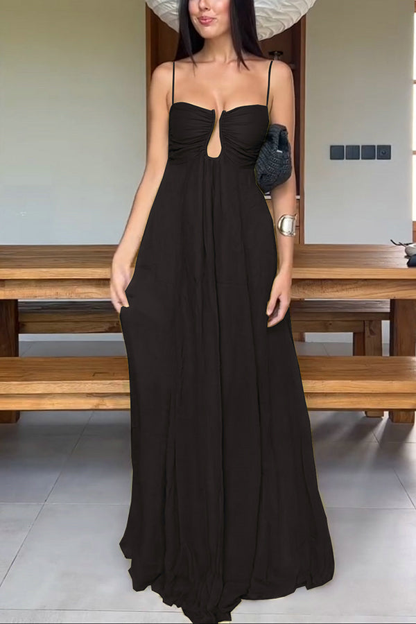 Vestido largo lencero evasé con espalda fruncida y detalle calado metálico, suave y elegante