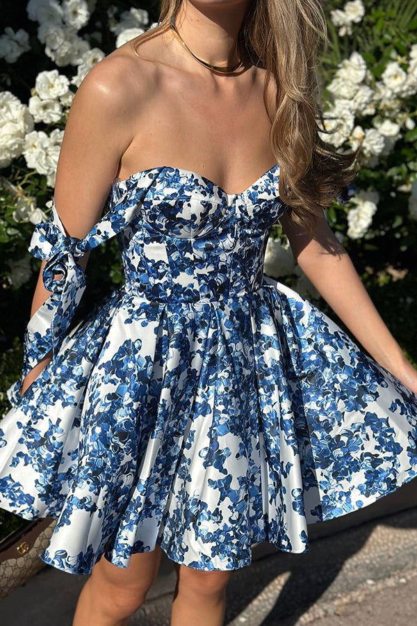 Minivestido evasé Garden of Eden con estampado floral, tirantes con lazo y corte princesa
