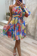 Minivestido con vuelo de estampado floral, plisado y manga de un solo hombro
