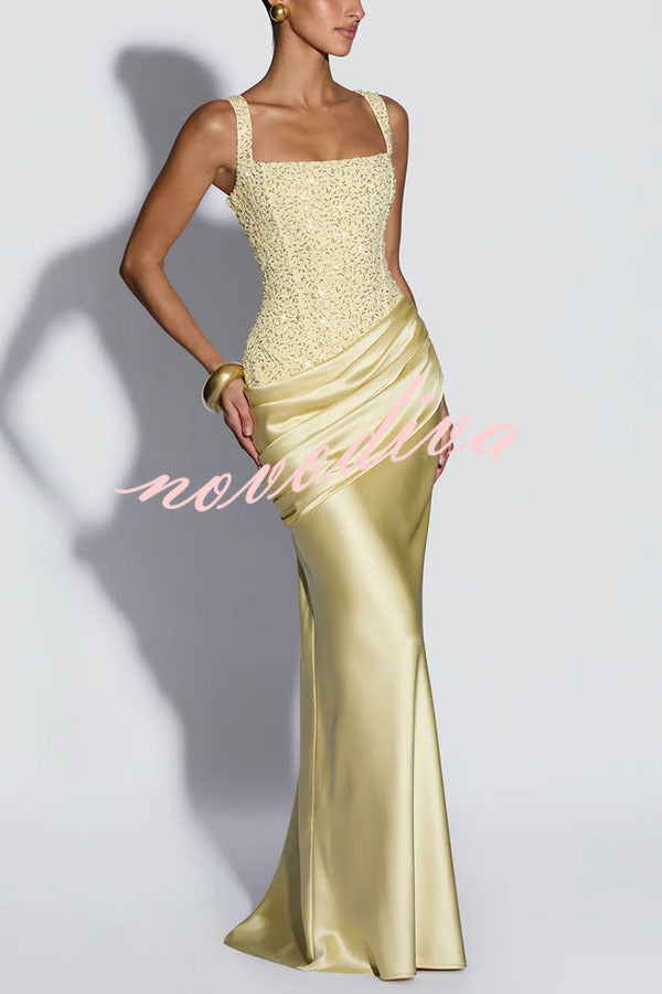 Vestido largo Alexandria de lentejuelas con escote cuadrado, lazada en la espalda y capa drapeada de satén con cuello caído
