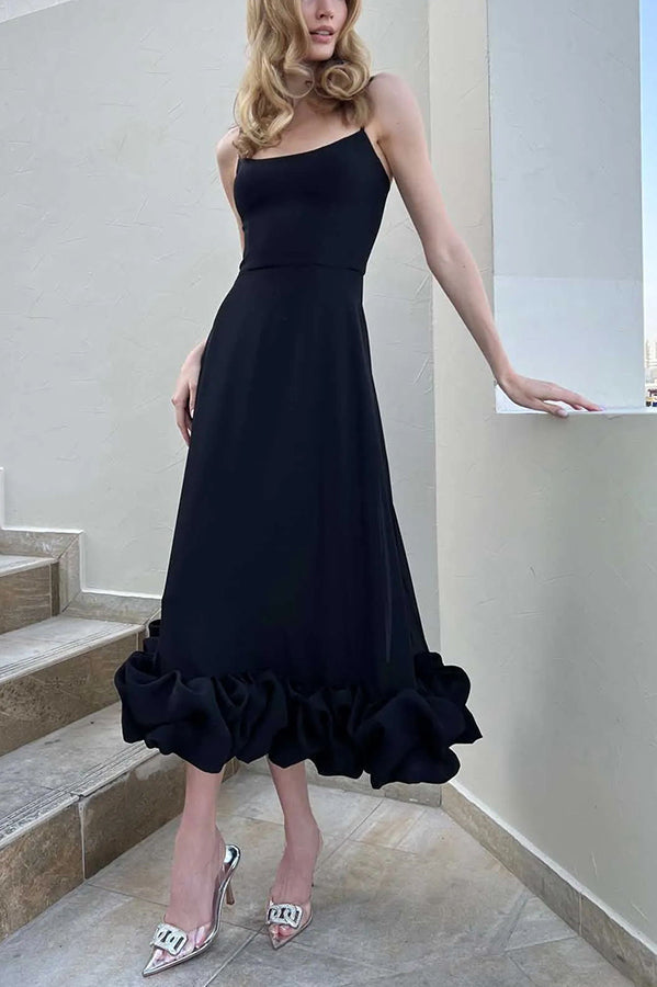 Vestido midi de fiesta Chica de Medianoche tipo bustier con volantes, ideal para banquetes
