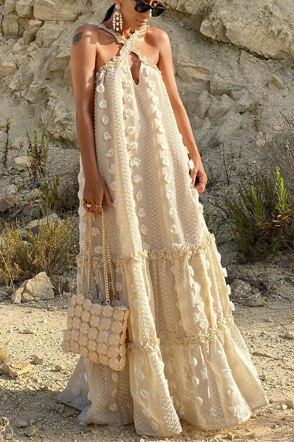 Vestido largo de fiesta con cuello halter y adorno floral