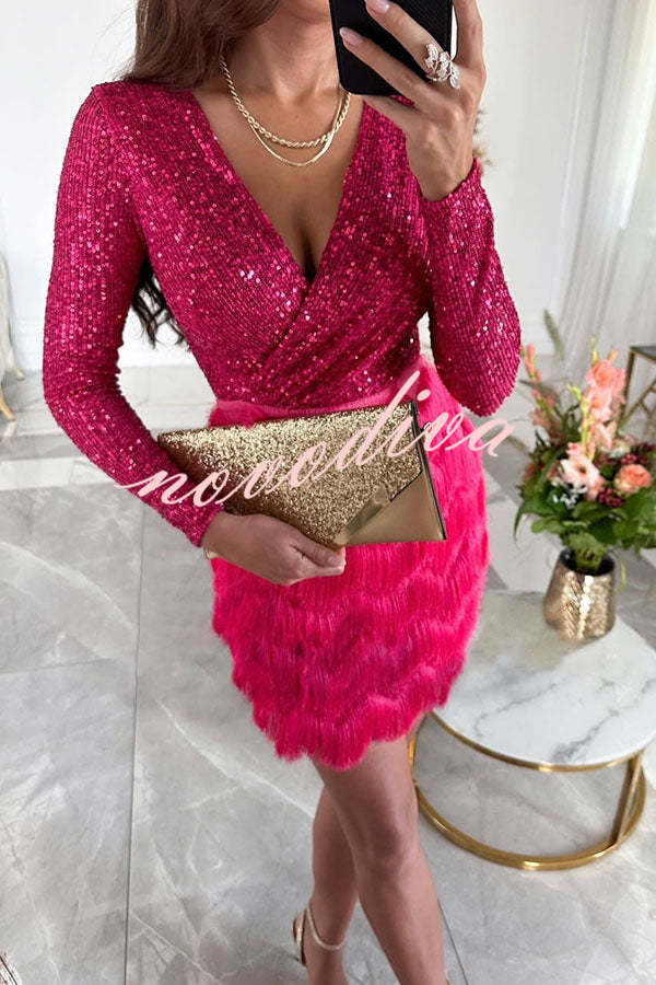 Minivestido de lentejuelas con flecos escalonados y paneles combinados, ideal para la pista de baile