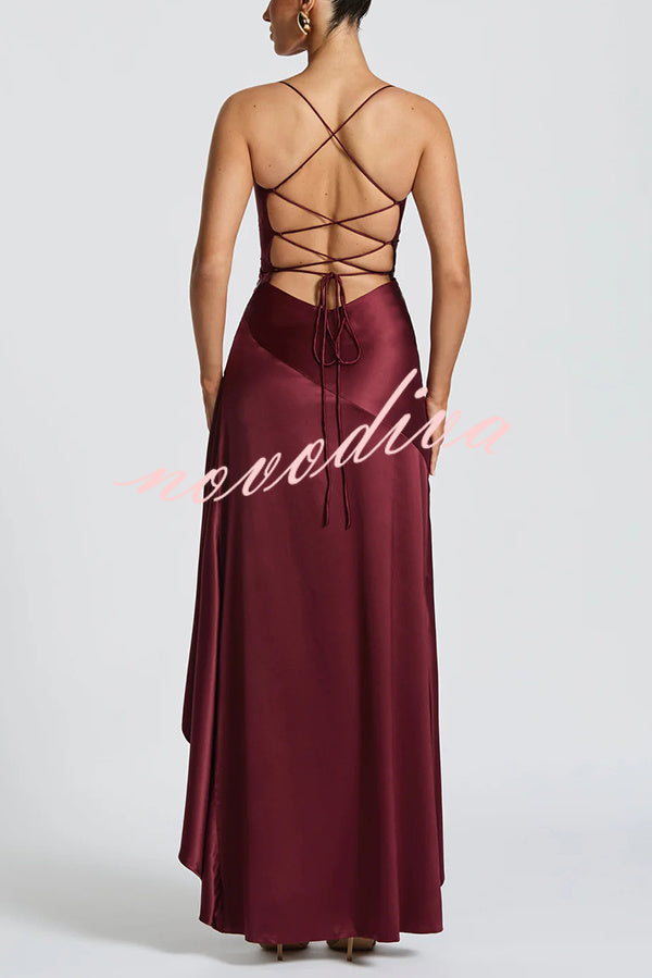 Vestido largo Samira de satén con volantes, bajo asimétrico, abertura y lazada en la espalda