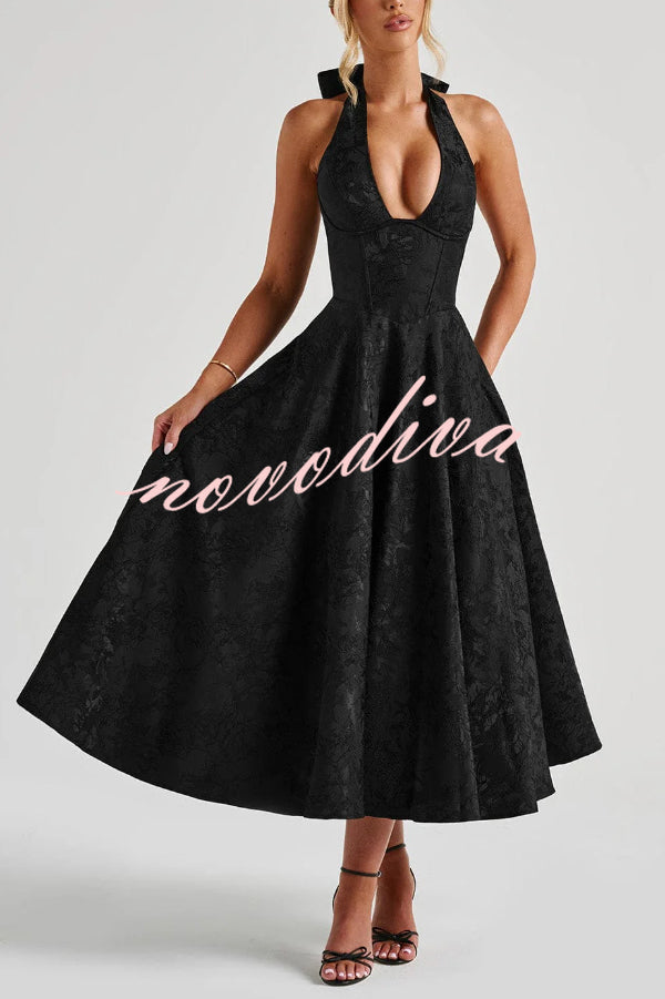 Vestido midi elegante de jacquard con cuello halter, cintura entallada y espalda abierta