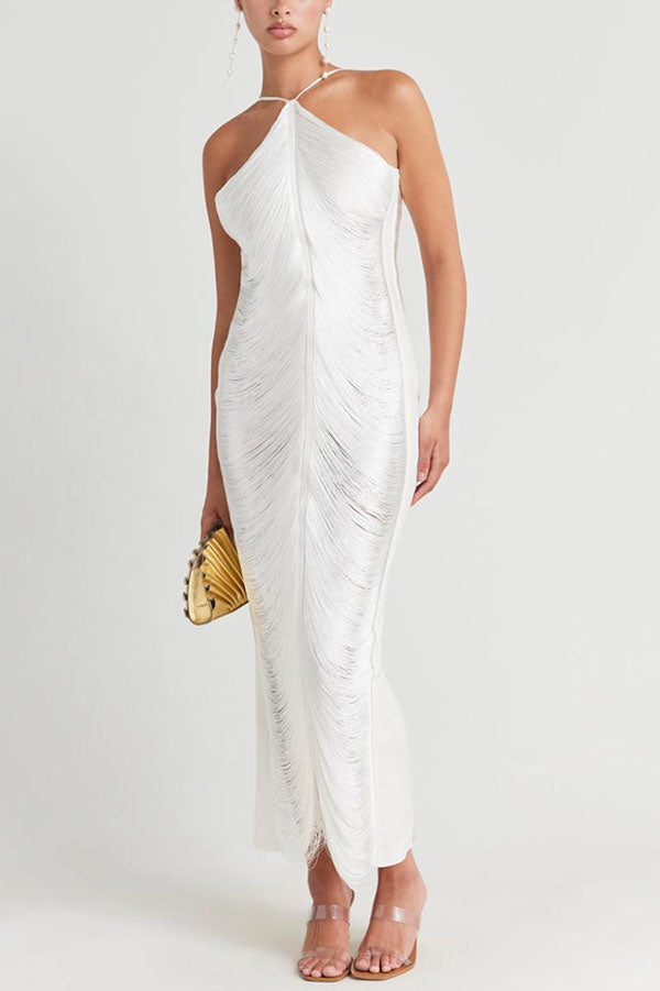 Vestido largo Sexy Toda la Noche metalizado con cuello halter, espalda descubierta, flecos y abertura