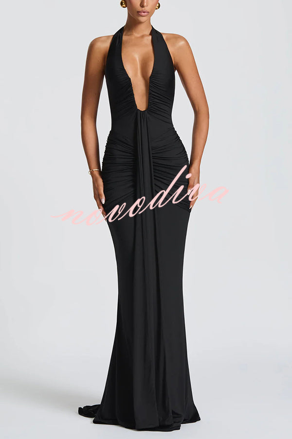 Vestido largo elegante de color liso con cuello halter, escote en V, espalda abierta y fruncido anudado