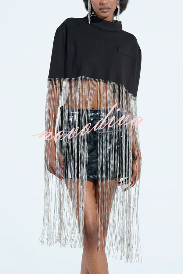 Blusa corta tipo capa Nuevo Nivel con flecos brillantes y cuello mao