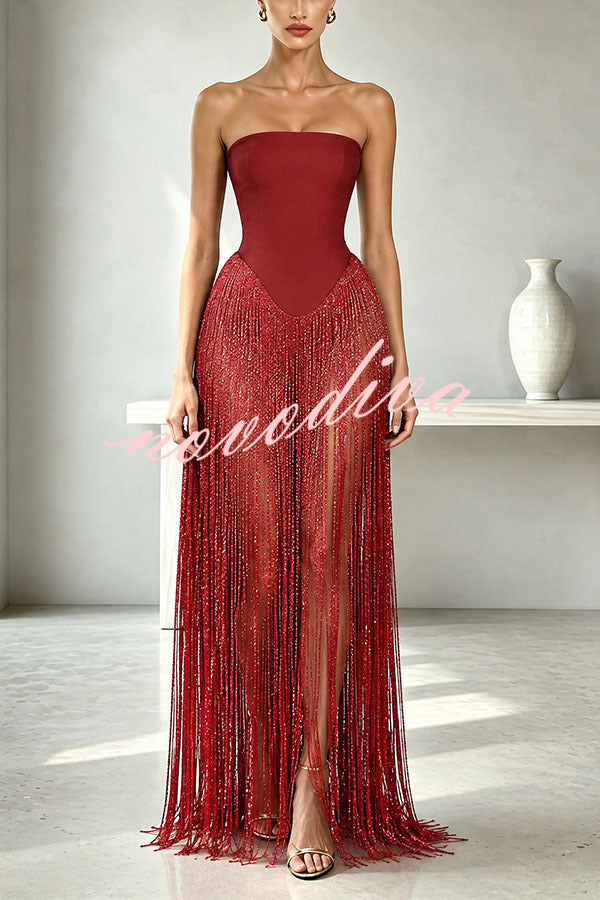 Vestido largo Sexy y Atrevida liso con hombros descubiertos y bajo con flecos