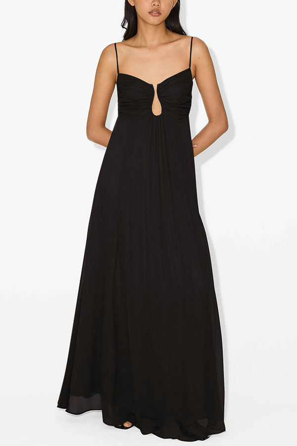 Vestido largo lencero evasé con espalda fruncida y detalle calado metálico, suave y elegante